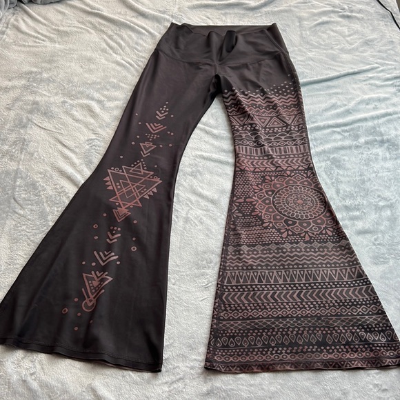 Mika Yoga Wear Pants - Rare Mika Yoga Wear Henna Bell Bottom Pants Size Large